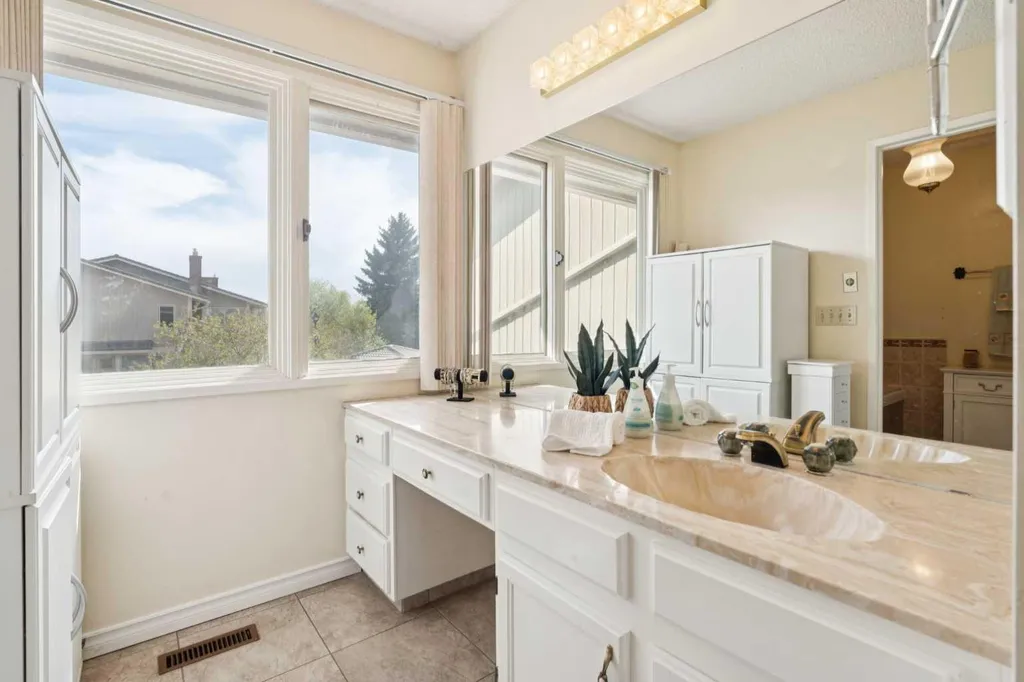20 Midpark Crescent SE Calgary AB T2X 1P3