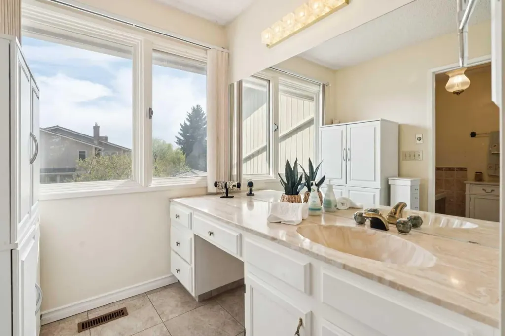 20 Midpark Crescent SE Calgary AB T2X 1P3