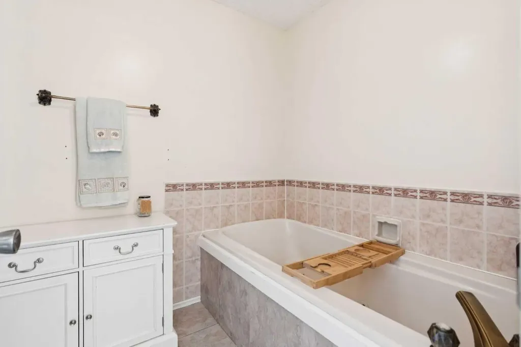 20 Midpark Crescent SE Calgary AB T2X 1P3