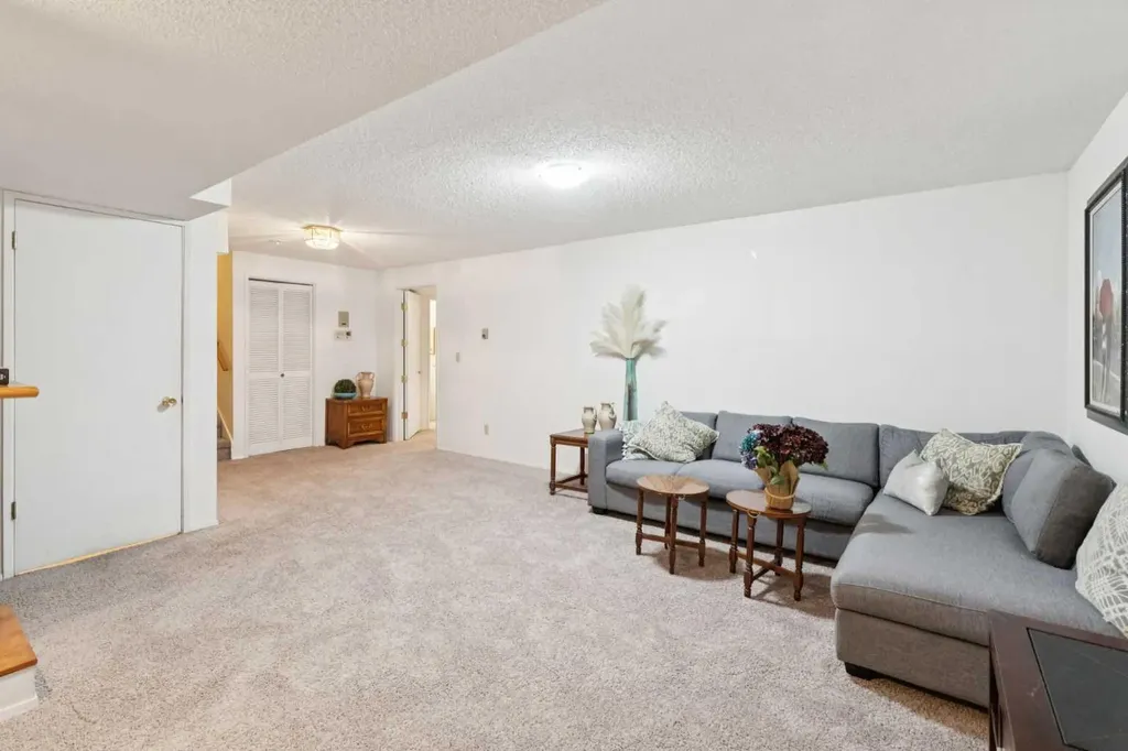20 Midpark Crescent SE Calgary AB T2X 1P3