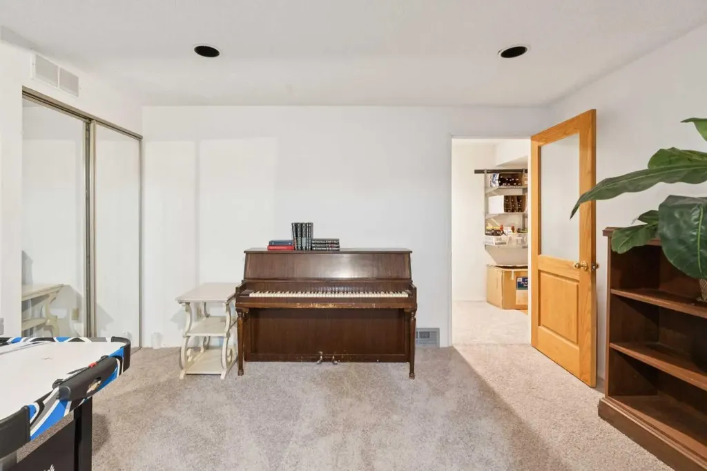 20 Midpark Crescent SE Calgary AB T2X 1P3