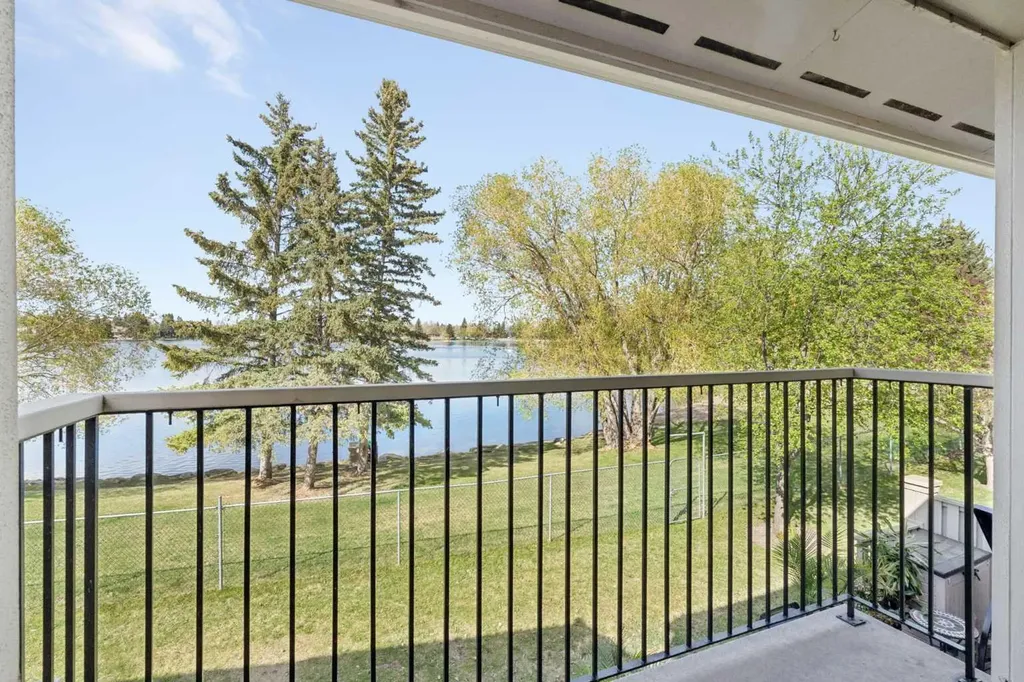 20 Midpark Crescent SE Calgary AB T2X 1P3