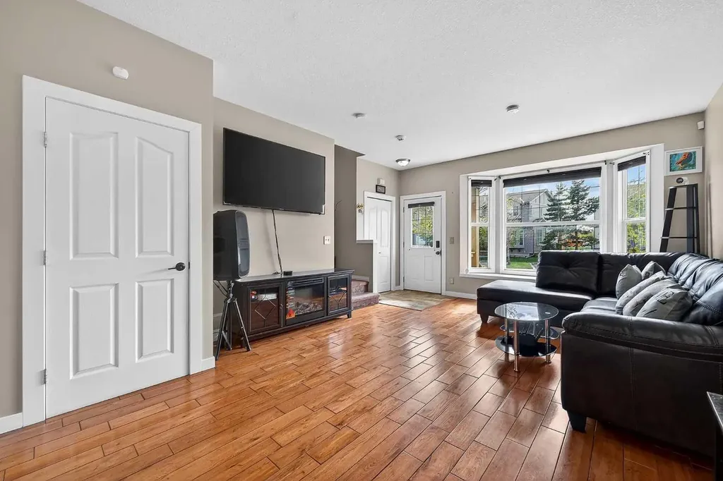 2005 Luxstone Boulevard SW Airdrie AB T4B 3J9