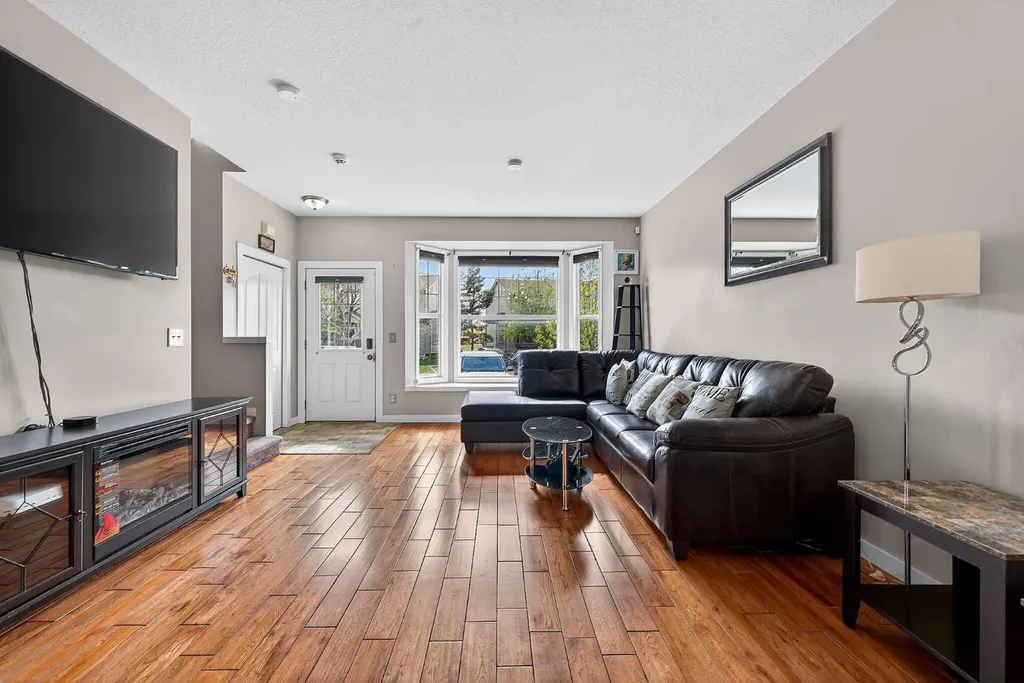 2005 Luxstone Boulevard SW Airdrie AB T4B 3J9