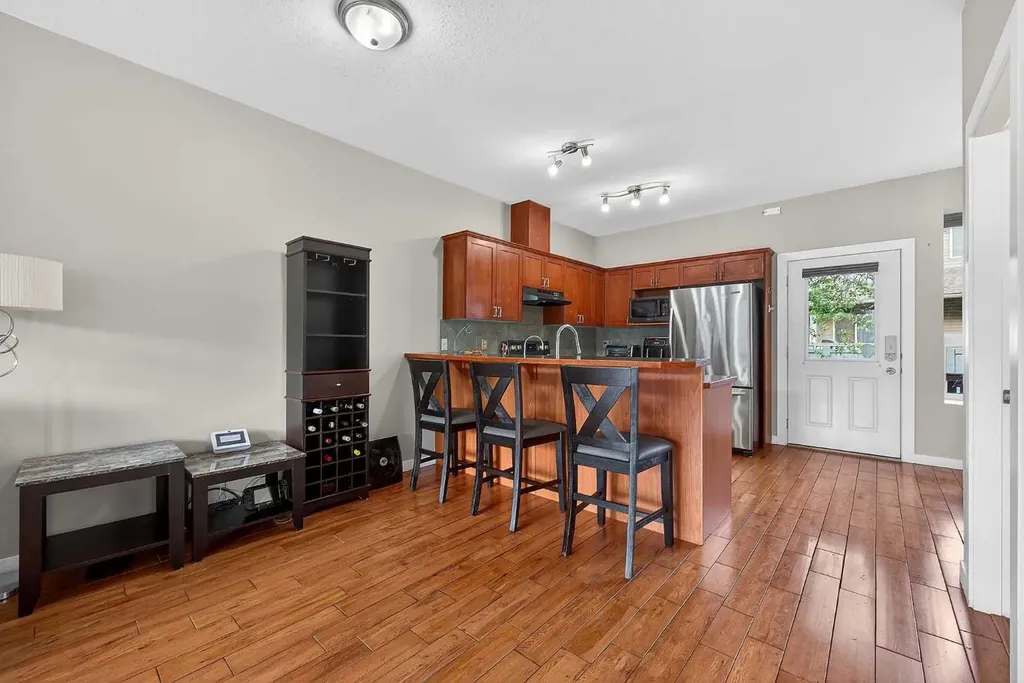 2005 Luxstone Boulevard SW Airdrie AB T4B 3J9