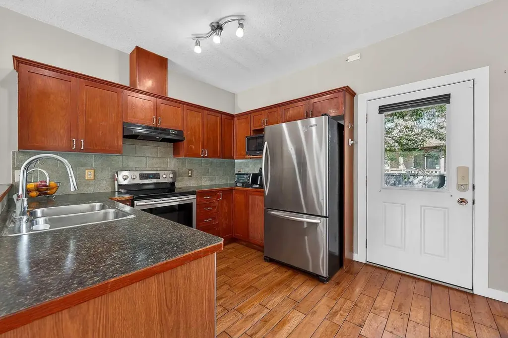 2005 Luxstone Boulevard SW Airdrie AB T4B 3J9