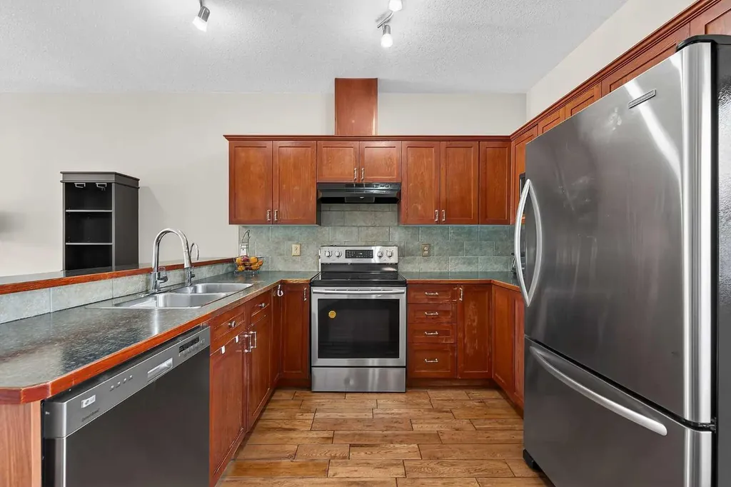 2005 Luxstone Boulevard SW Airdrie AB T4B 3J9