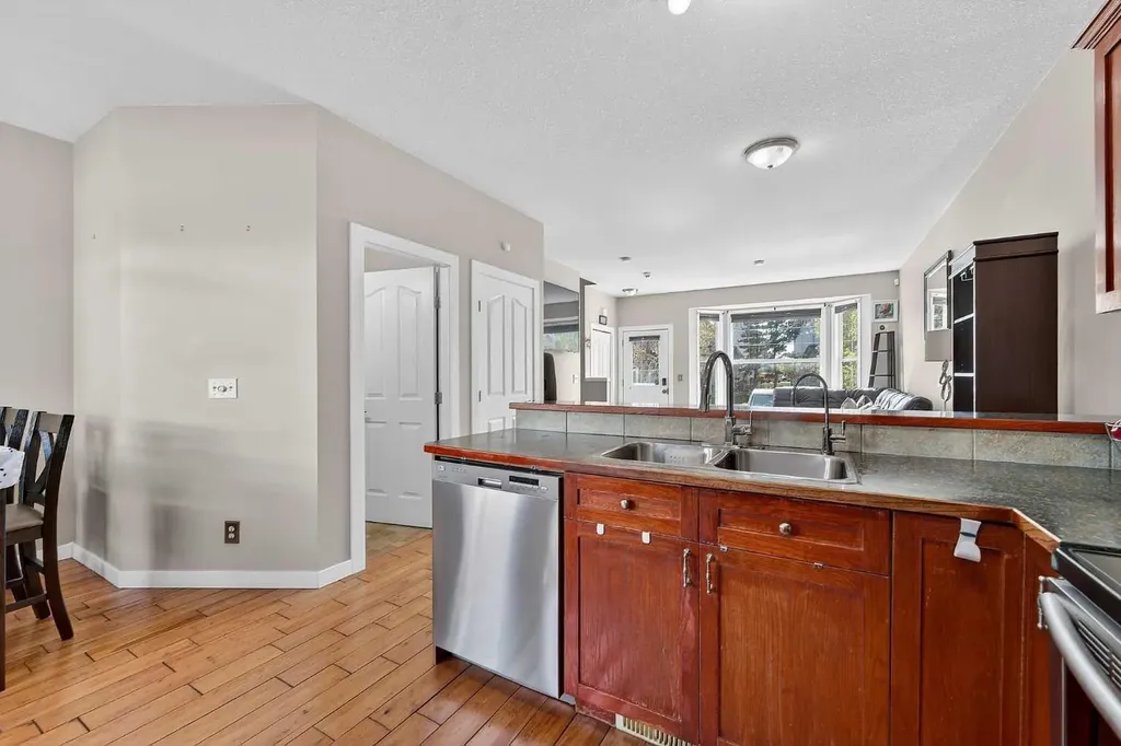 2005 Luxstone Boulevard SW Airdrie AB T4B 3J9