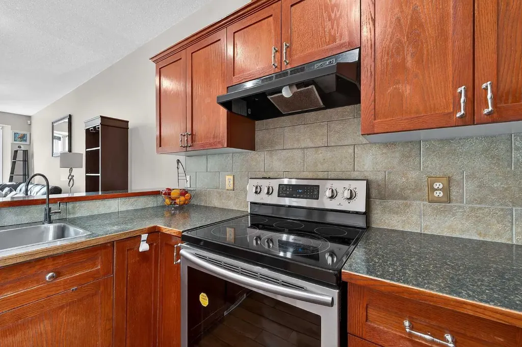 2005 Luxstone Boulevard SW Airdrie AB T4B 3J9
