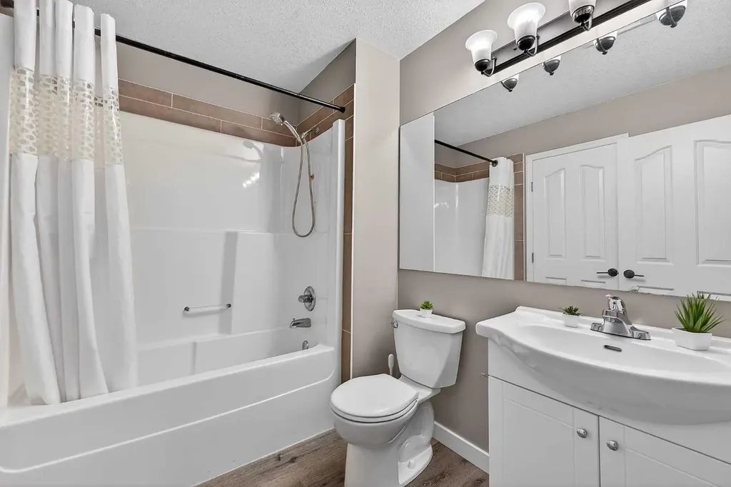 2005 Luxstone Boulevard SW Airdrie AB T4B 3J9