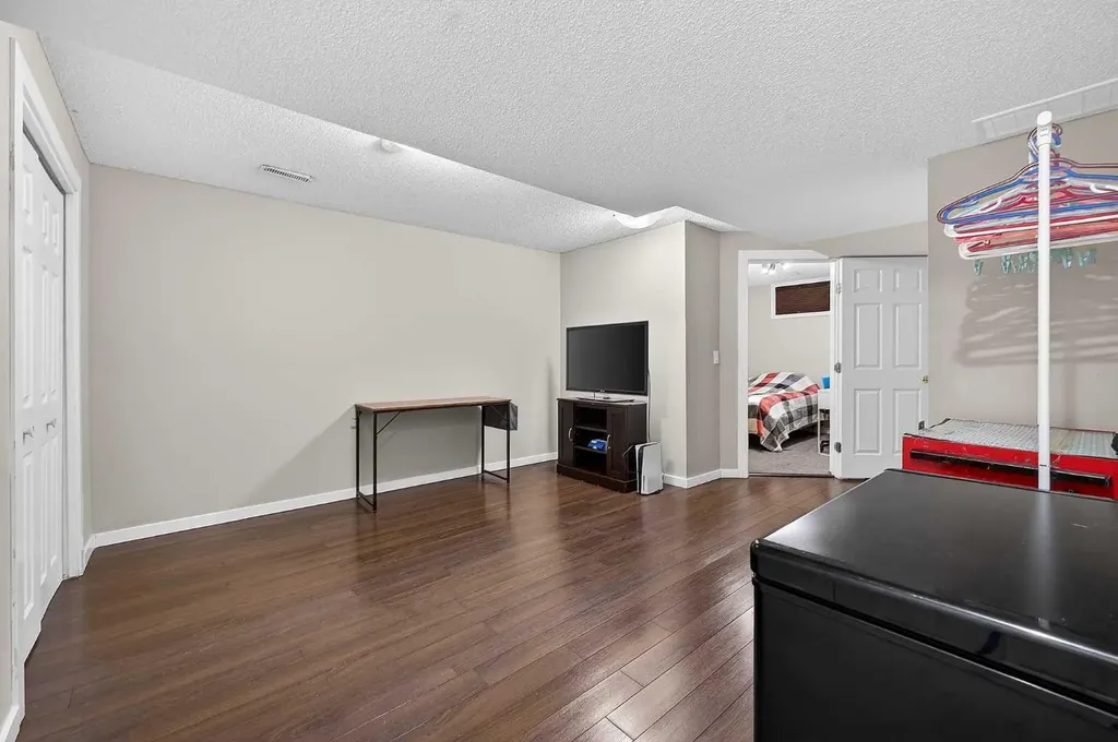 2005 Luxstone Boulevard SW Airdrie AB T4B 3J9