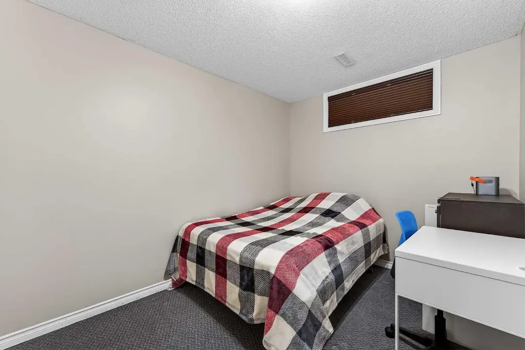 2005 Luxstone Boulevard SW Airdrie AB T4B 3J9