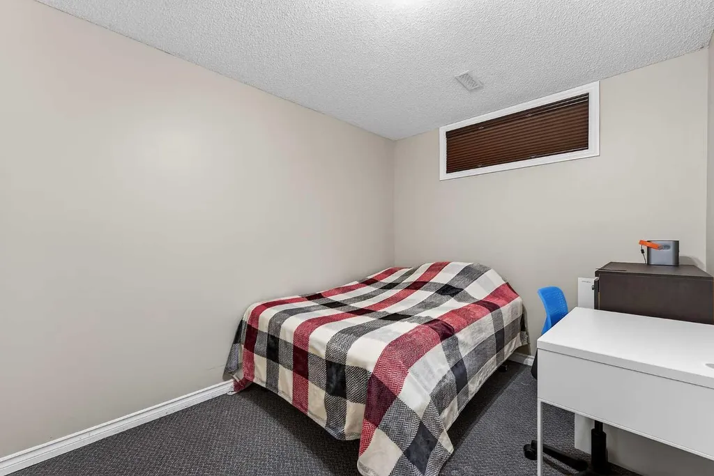 2005 Luxstone Boulevard SW Airdrie AB T4B 3J9