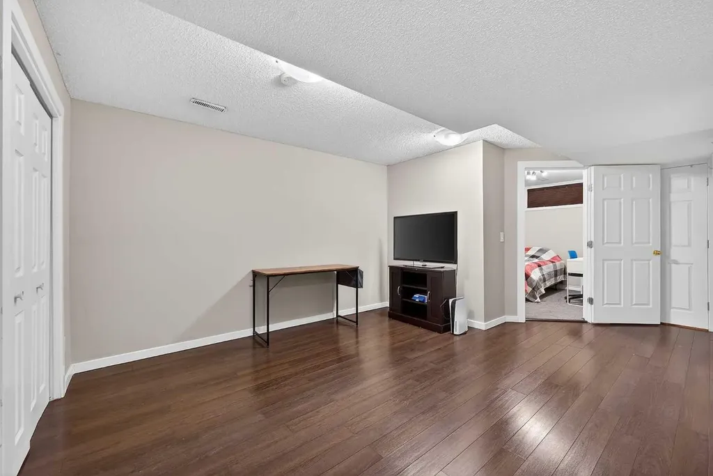 2005 Luxstone Boulevard SW Airdrie AB T4B 3J9