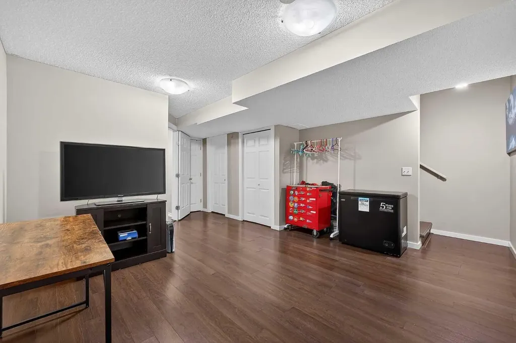 2005 Luxstone Boulevard SW Airdrie AB T4B 3J9
