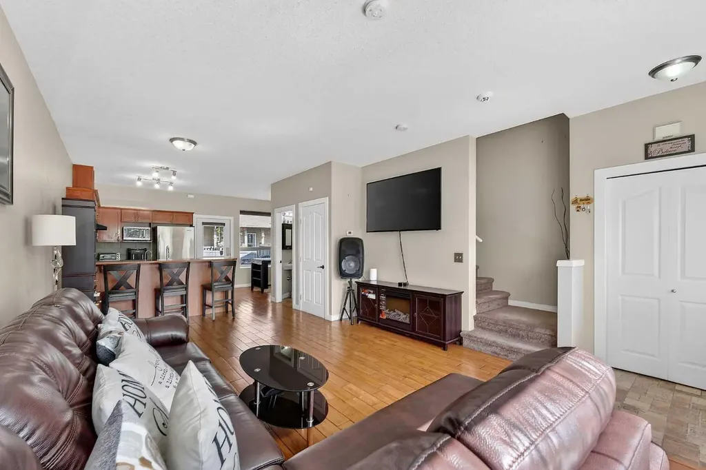 2005 Luxstone Boulevard SW Airdrie AB T4B 3J9