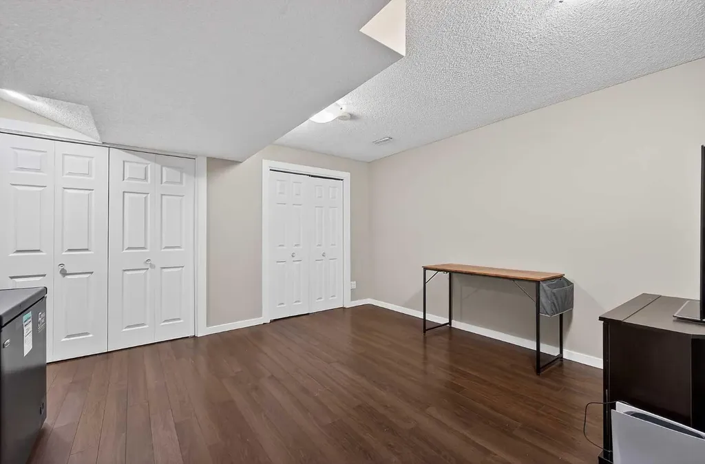 2005 Luxstone Boulevard SW Airdrie AB T4B 3J9