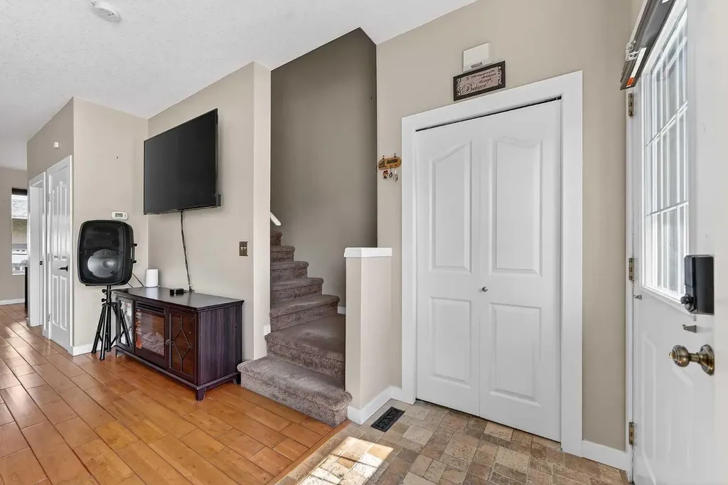 2005 Luxstone Boulevard SW Airdrie AB T4B 3J9