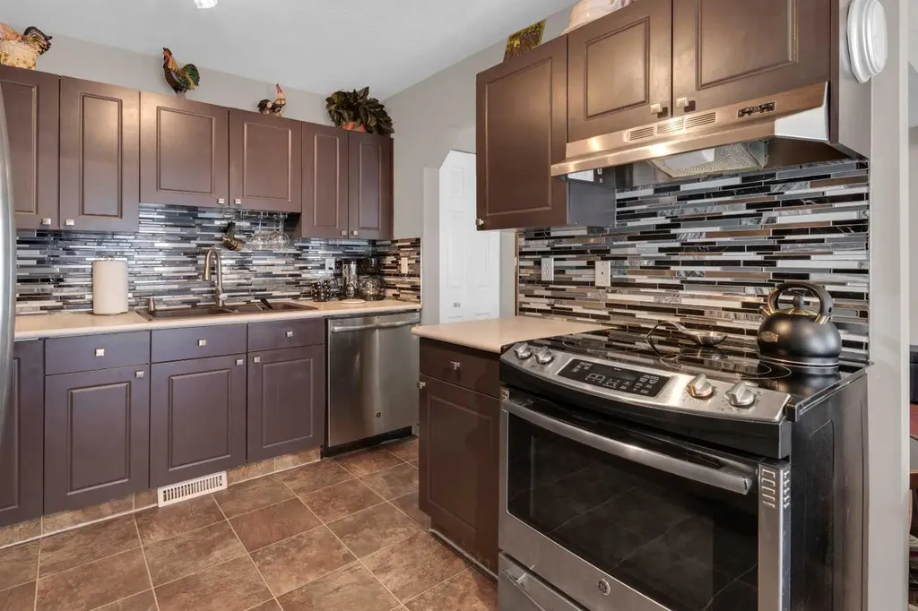 567 Edmonton Trail NE Airdrie AB T4B 2L4