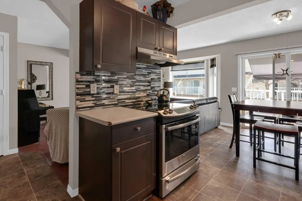 567 Edmonton Trail NE Airdrie AB T4B 2L4