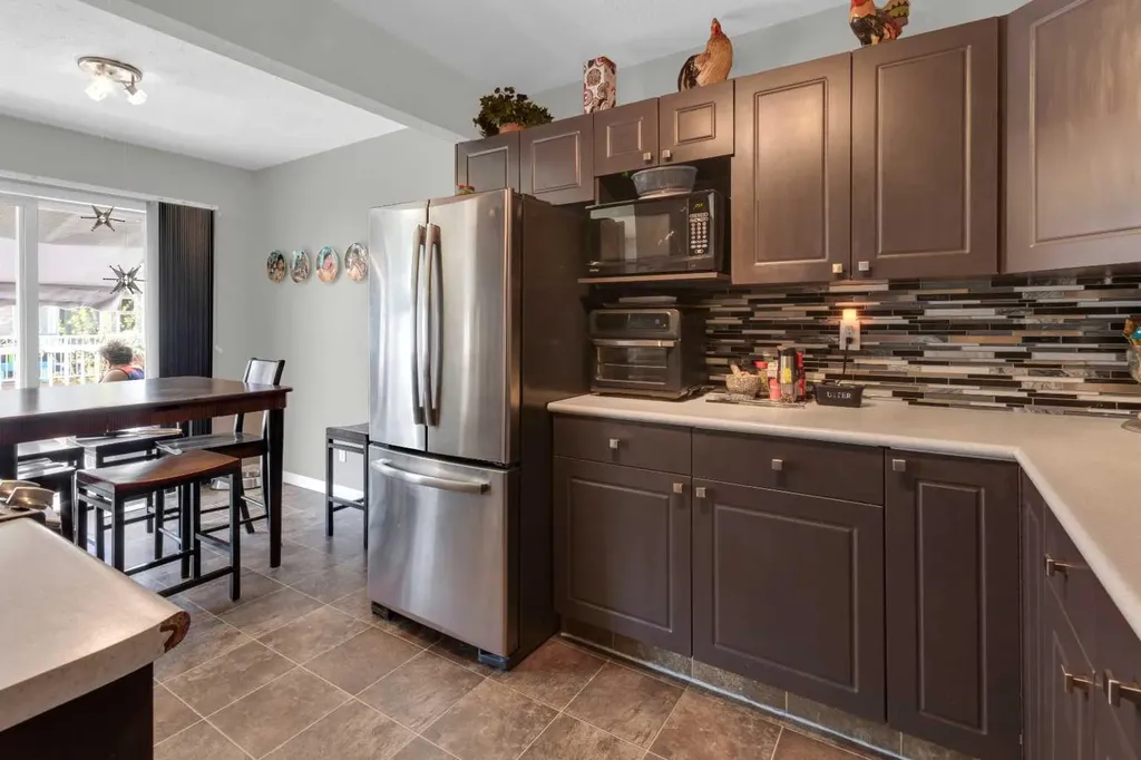 567 Edmonton Trail NE Airdrie AB T4B 2L4