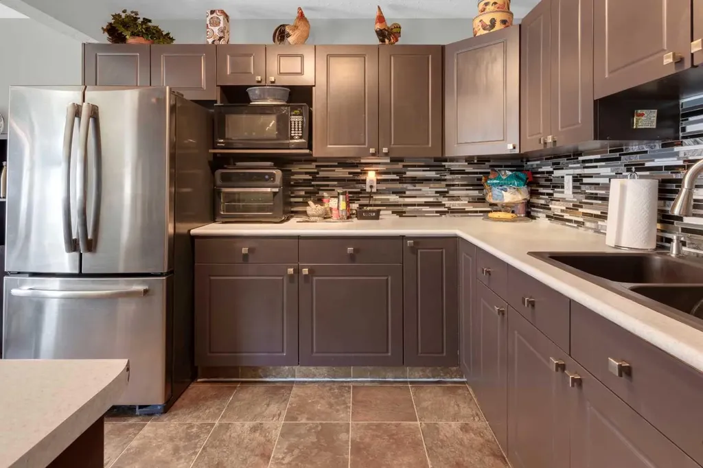 567 Edmonton Trail NE Airdrie AB T4B 2L4
