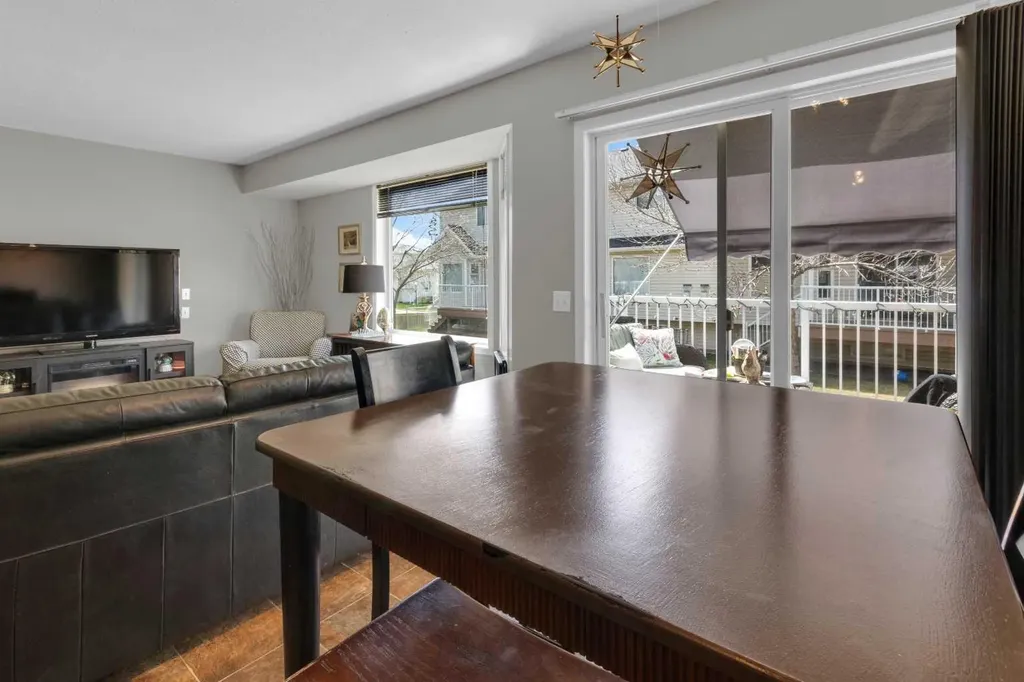 567 Edmonton Trail NE Airdrie AB T4B 2L4