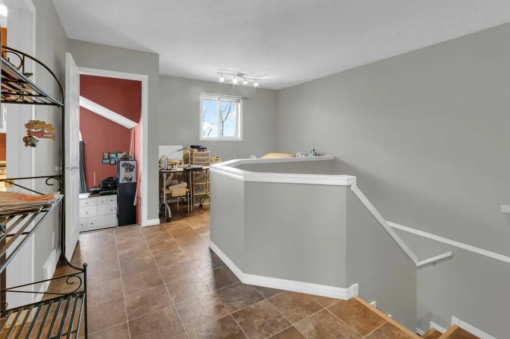 567 Edmonton Trail NE Airdrie AB T4B 2L4
