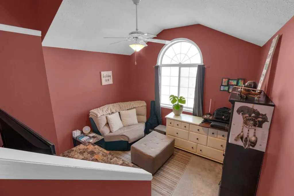 567 Edmonton Trail NE Airdrie AB T4B 2L4