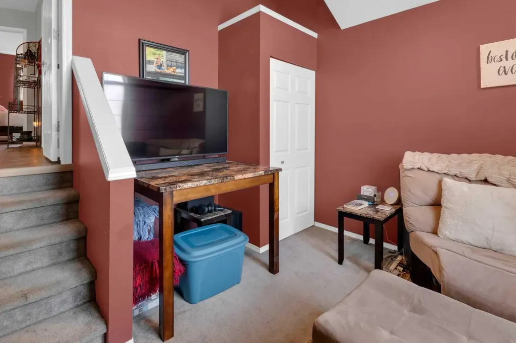 567 Edmonton Trail NE Airdrie AB T4B 2L4