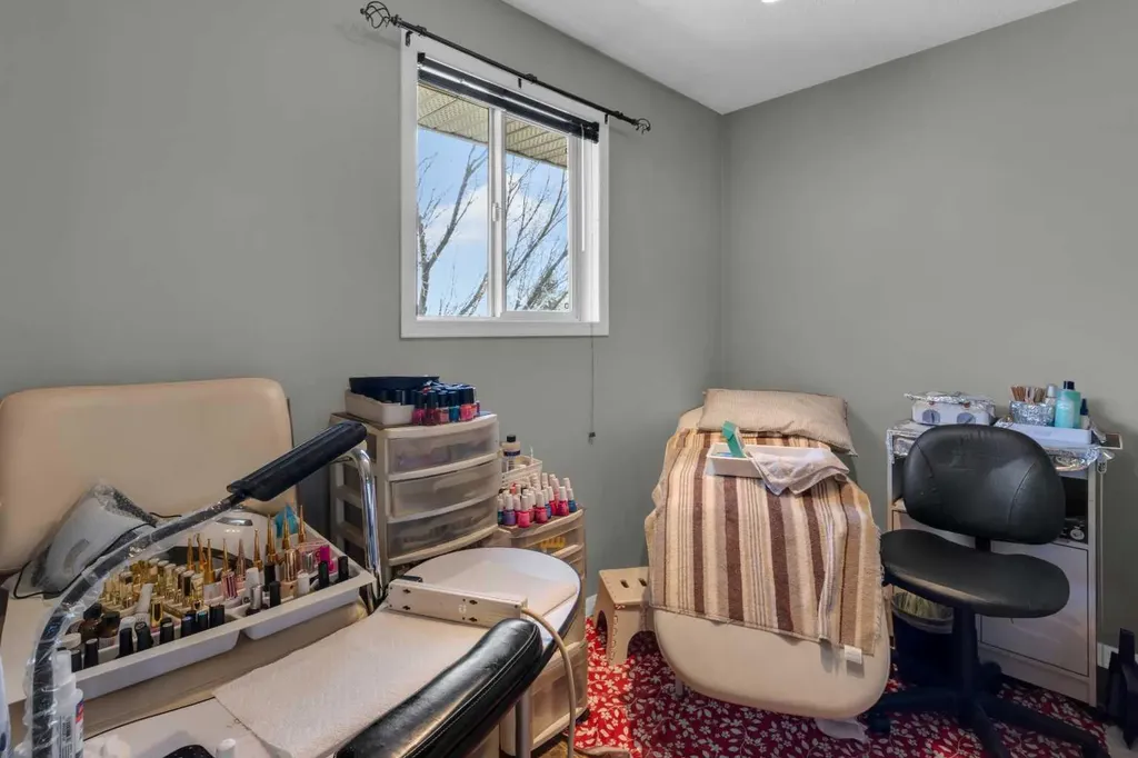 567 Edmonton Trail NE Airdrie AB T4B 2L4