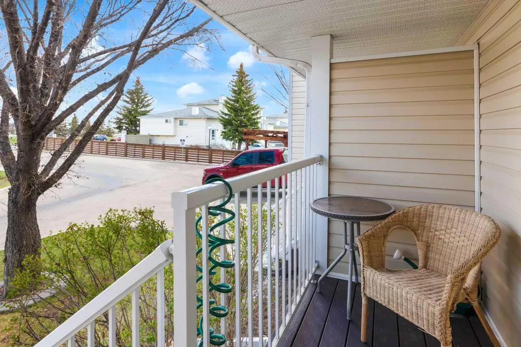 567 Edmonton Trail NE Airdrie AB T4B 2L4