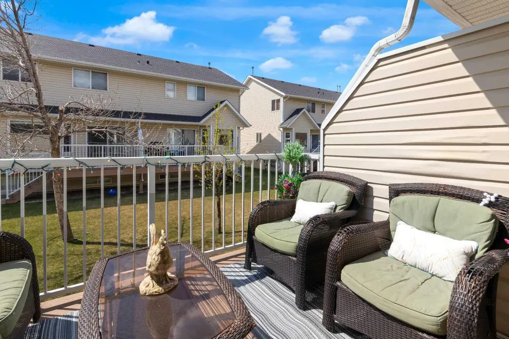 567 Edmonton Trail NE Airdrie AB T4B 2L4