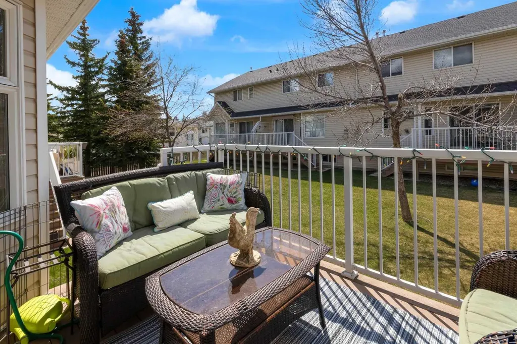 567 Edmonton Trail NE Airdrie AB T4B 2L4