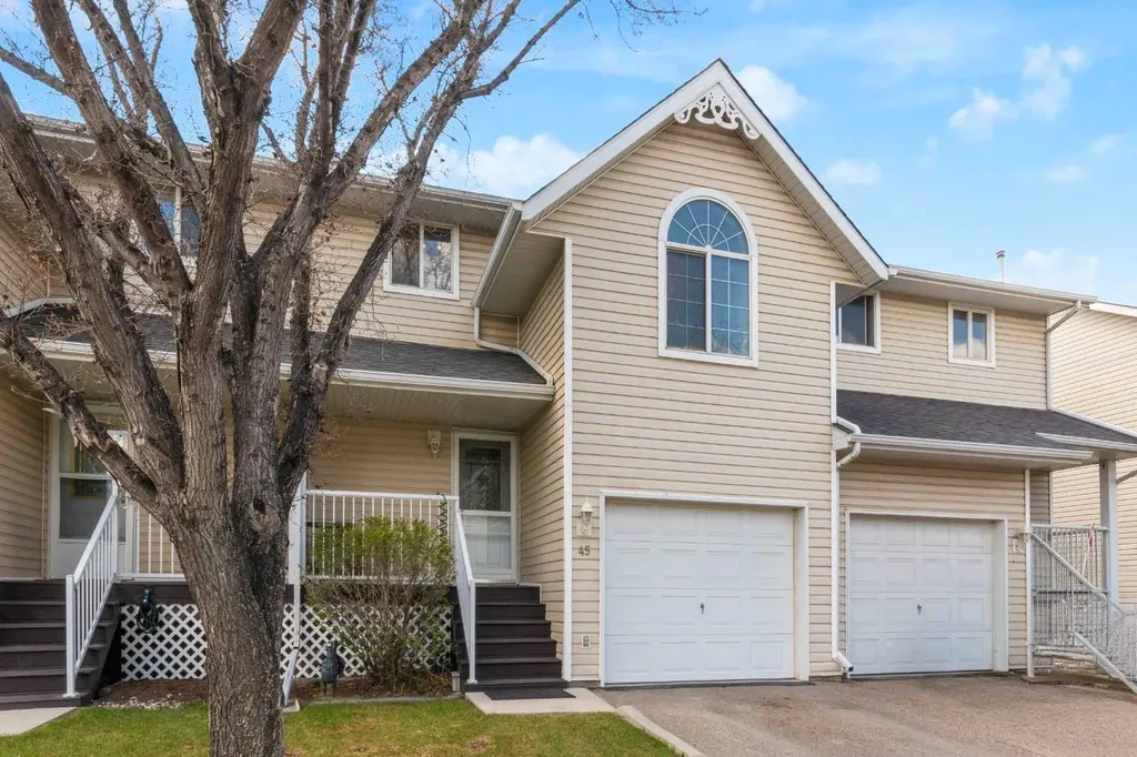 567 Edmonton Trail NE Airdrie AB T4B 2L4