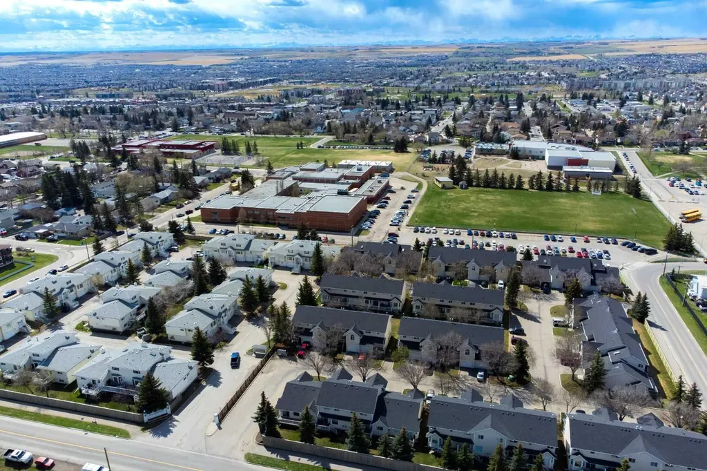 567 Edmonton Trail NE Airdrie AB T4B 2L4