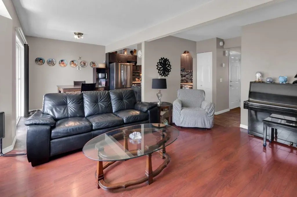 567 Edmonton Trail NE Airdrie AB T4B 2L4