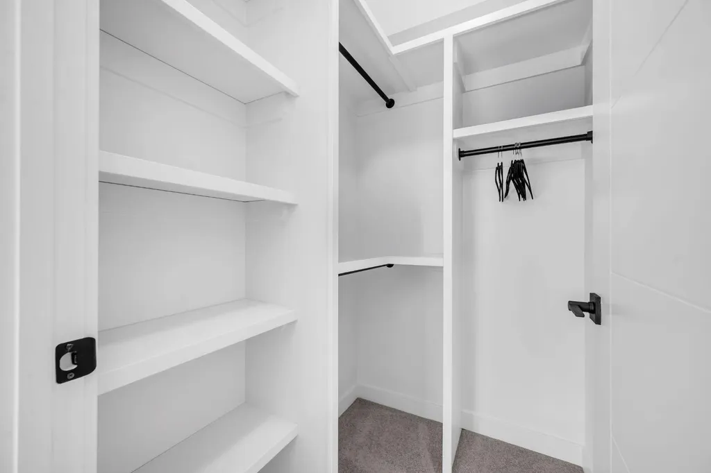 1848 24 Avenue NW Calgary AB T2M3T6