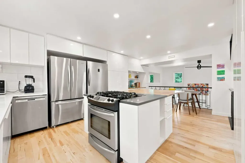 27 Silver Springs Drive NW Calgary AB T3B 4N3