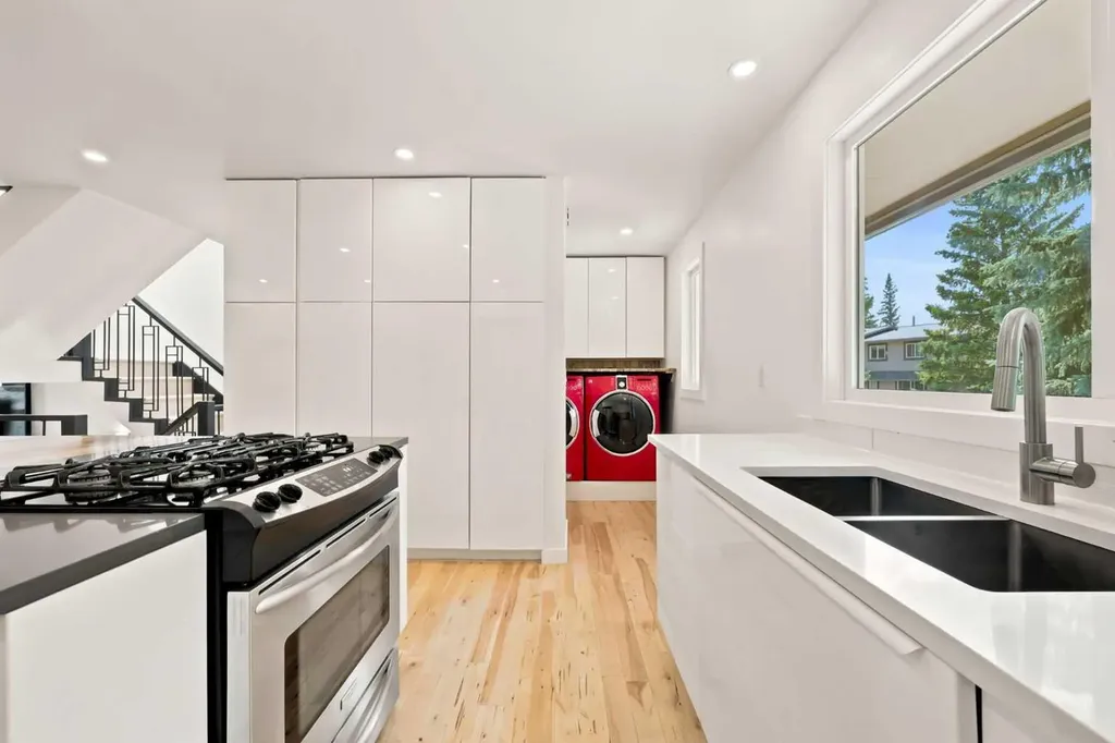 27 Silver Springs Drive NW Calgary AB T3B 4N3