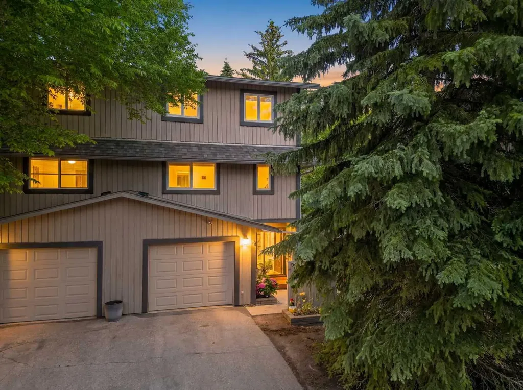 27 Silver Springs Drive NW Calgary AB T3B 4N3