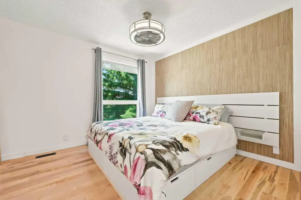 27 Silver Springs Drive NW Calgary AB T3B 4N3