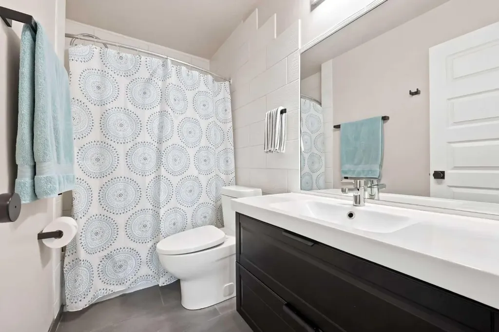 27 Silver Springs Drive NW Calgary AB T3B 4N3