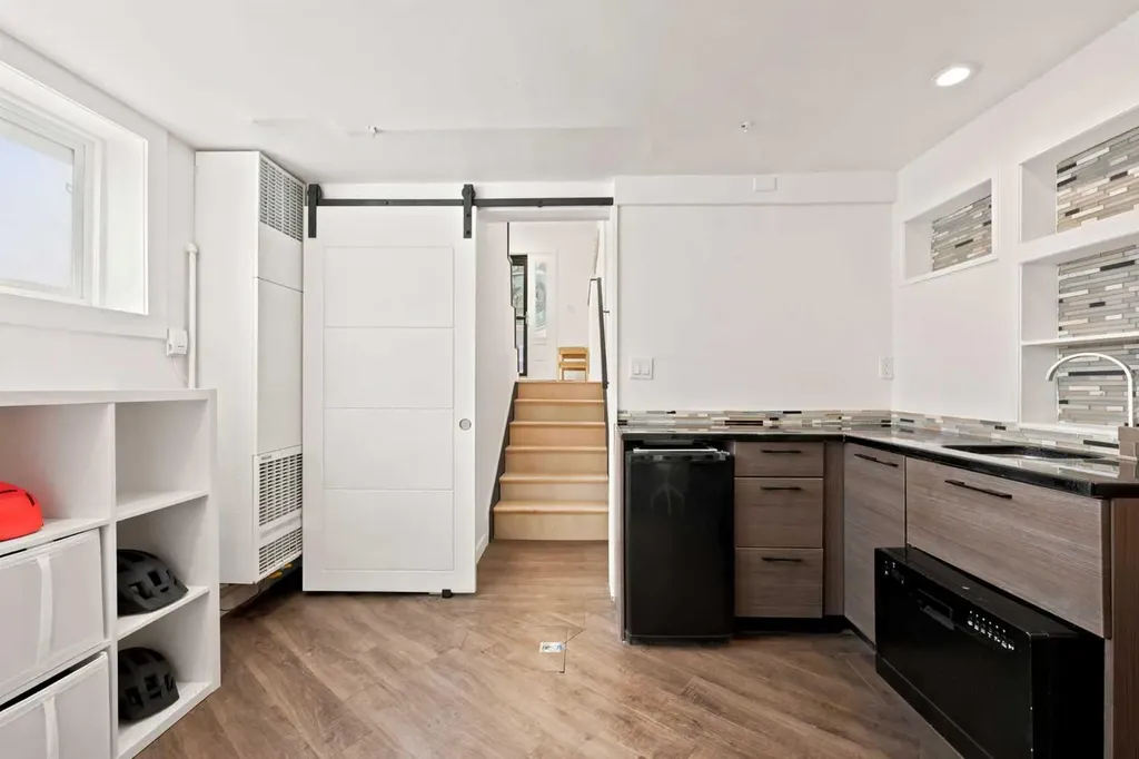 27 Silver Springs Drive NW Calgary AB T3B 4N3