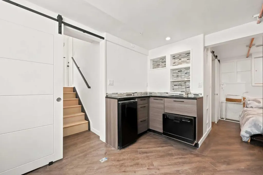 27 Silver Springs Drive NW Calgary AB T3B 4N3