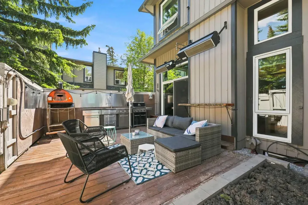 27 Silver Springs Drive NW Calgary AB T3B 4N3