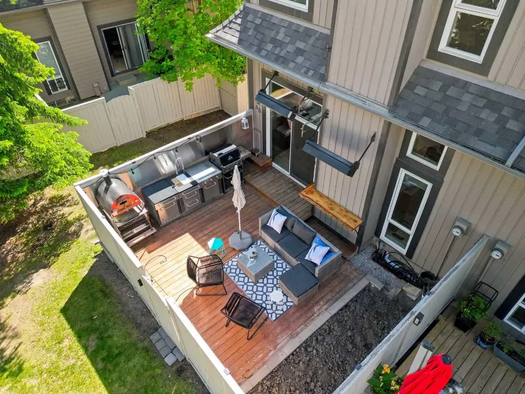 27 Silver Springs Drive NW Calgary AB T3B 4N3