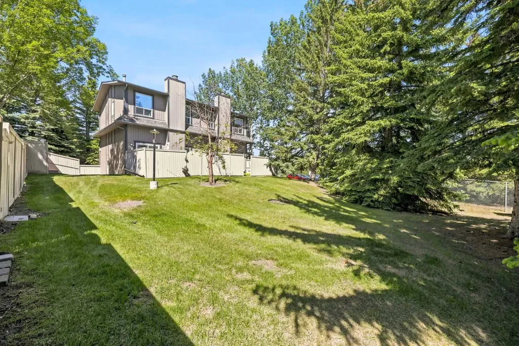 27 Silver Springs Drive NW Calgary AB T3B 4N3