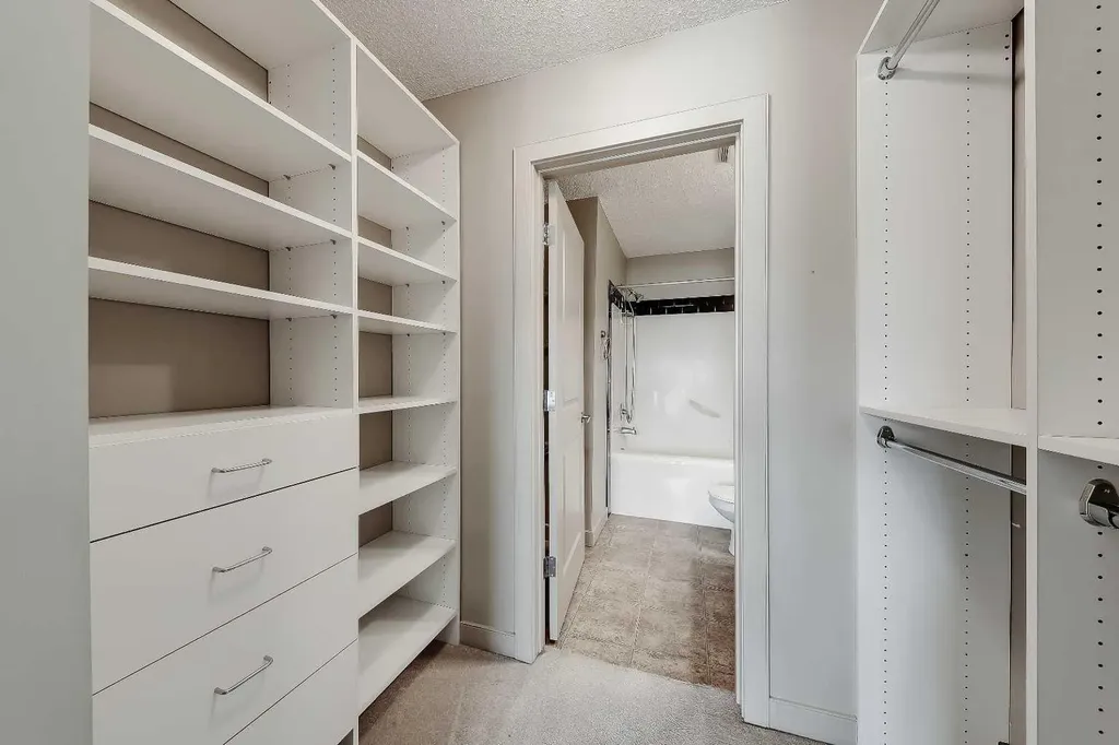 5605 Henwood Street SW Calgary AB T3E 7R2