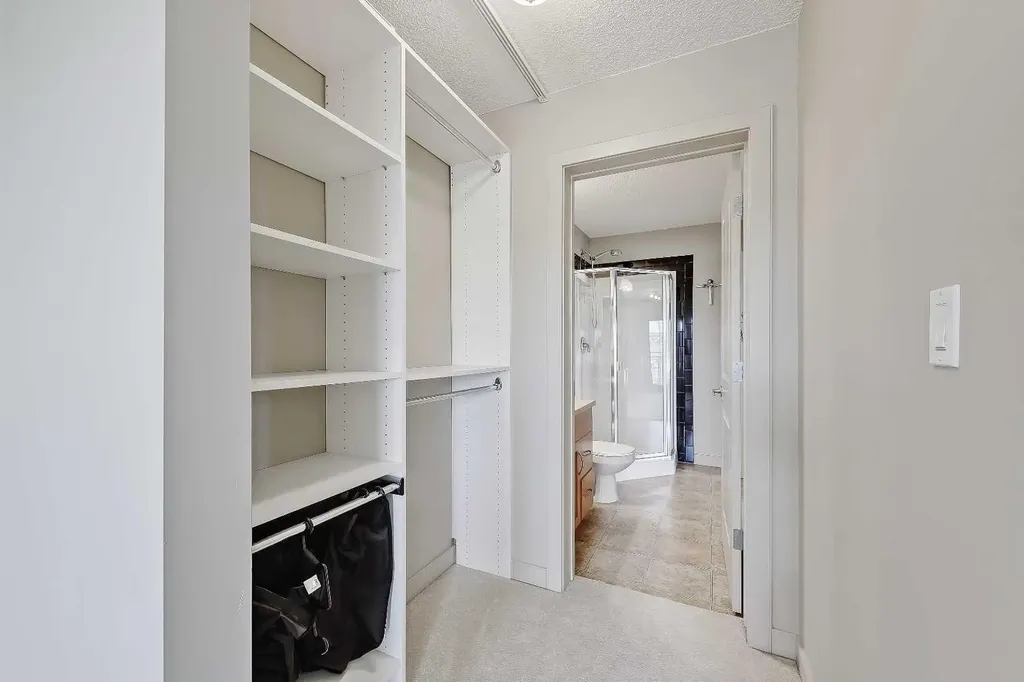 5605 Henwood Street SW Calgary AB T3E 7R2